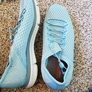 Aqua sneaker looking water shoes